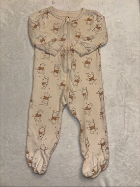 Disney Cream Winnie-the-Pooh Printed Footed One-Piece sleeper zip up 6-12 months
